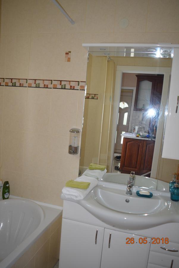 Berettyo Central Apartment บาแรตจูวิฟาลู ภายนอก รูปภาพ