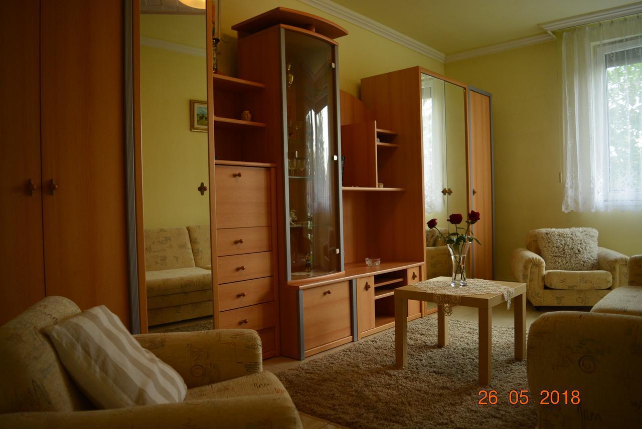 Berettyo Central Apartment บาแรตจูวิฟาลู ภายนอก รูปภาพ